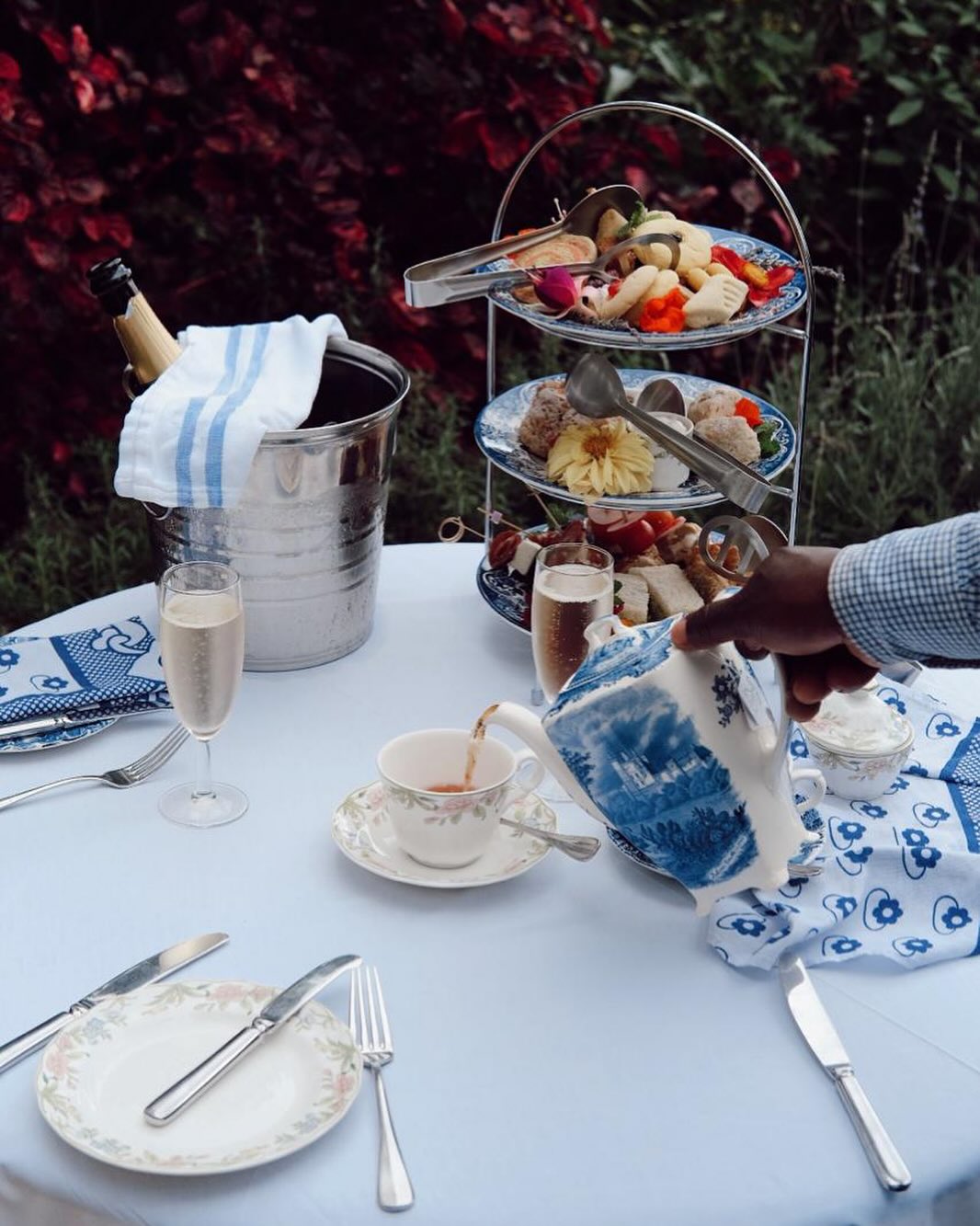 There is a certain decadence about lingering over high tea. No pressure to be anywhere or to do anything. To just take in the view and enjoy the warm of the afternoon whilst indulging a few tasty morsels. 
#afternoontea #hightea #lifeofleisure #norush #takeyourtime #relaxed